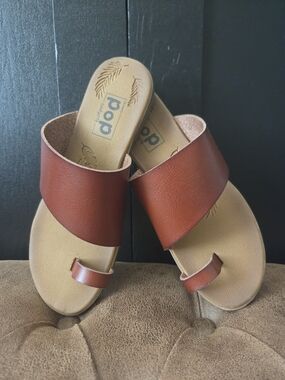 pop Women’s Tan-Brown Slide Sandals with Toe Loop ~ Size 6